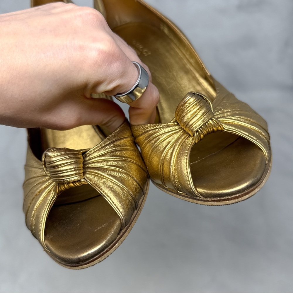 GUCCI Vintage Y2K Metallic Leather Knot Peep Toe Mid Height Pump Heels Gold 37.5 - Picture 6 of 16